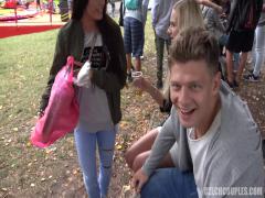 Baise improvisée au camping